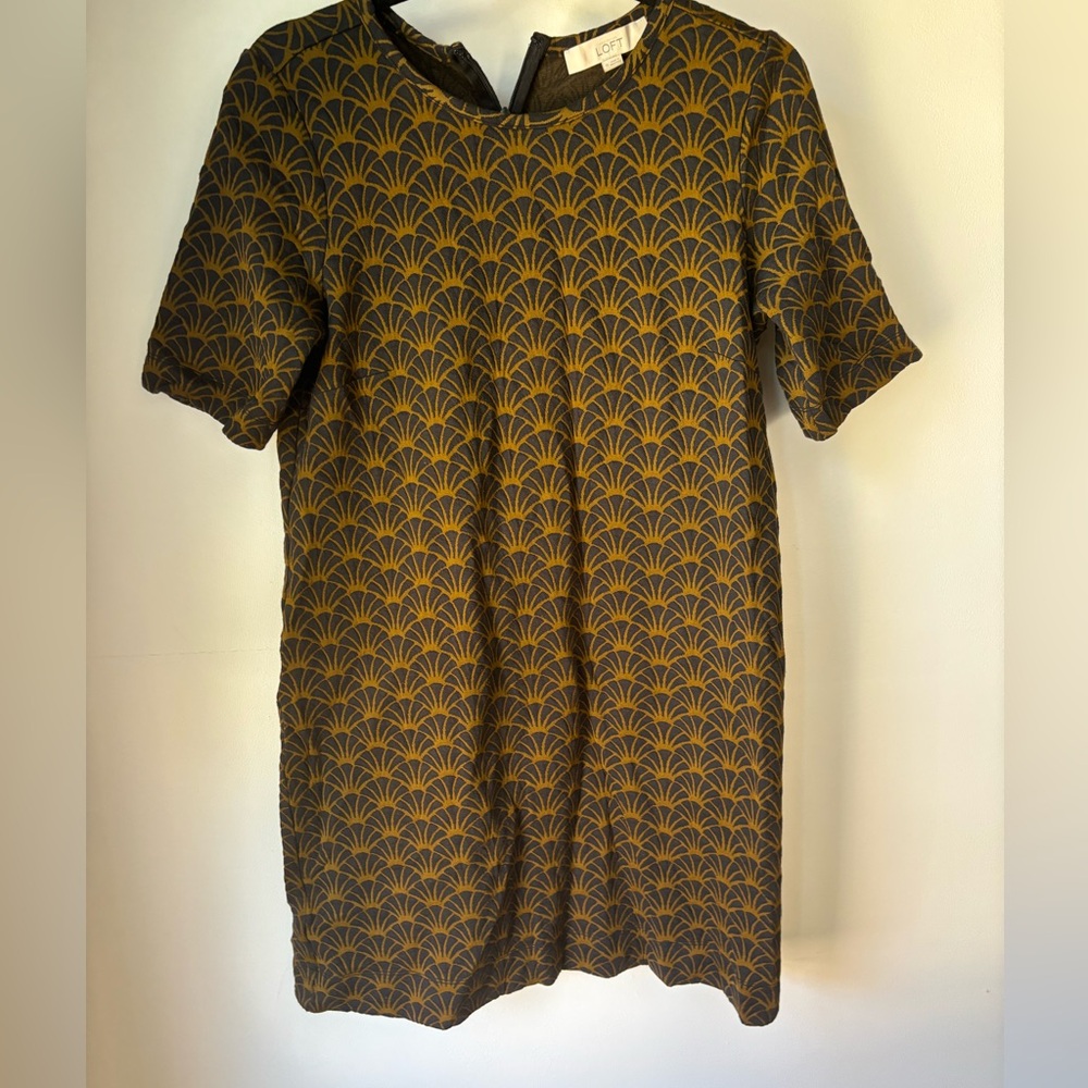 LOFT Black and Gold Short Sleeve Dress